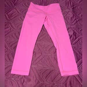 Lululemon women’s size 4 Leggings approximately 27 inches long